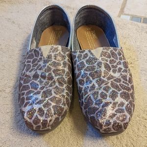 Glitter Giraffe Print TOMS